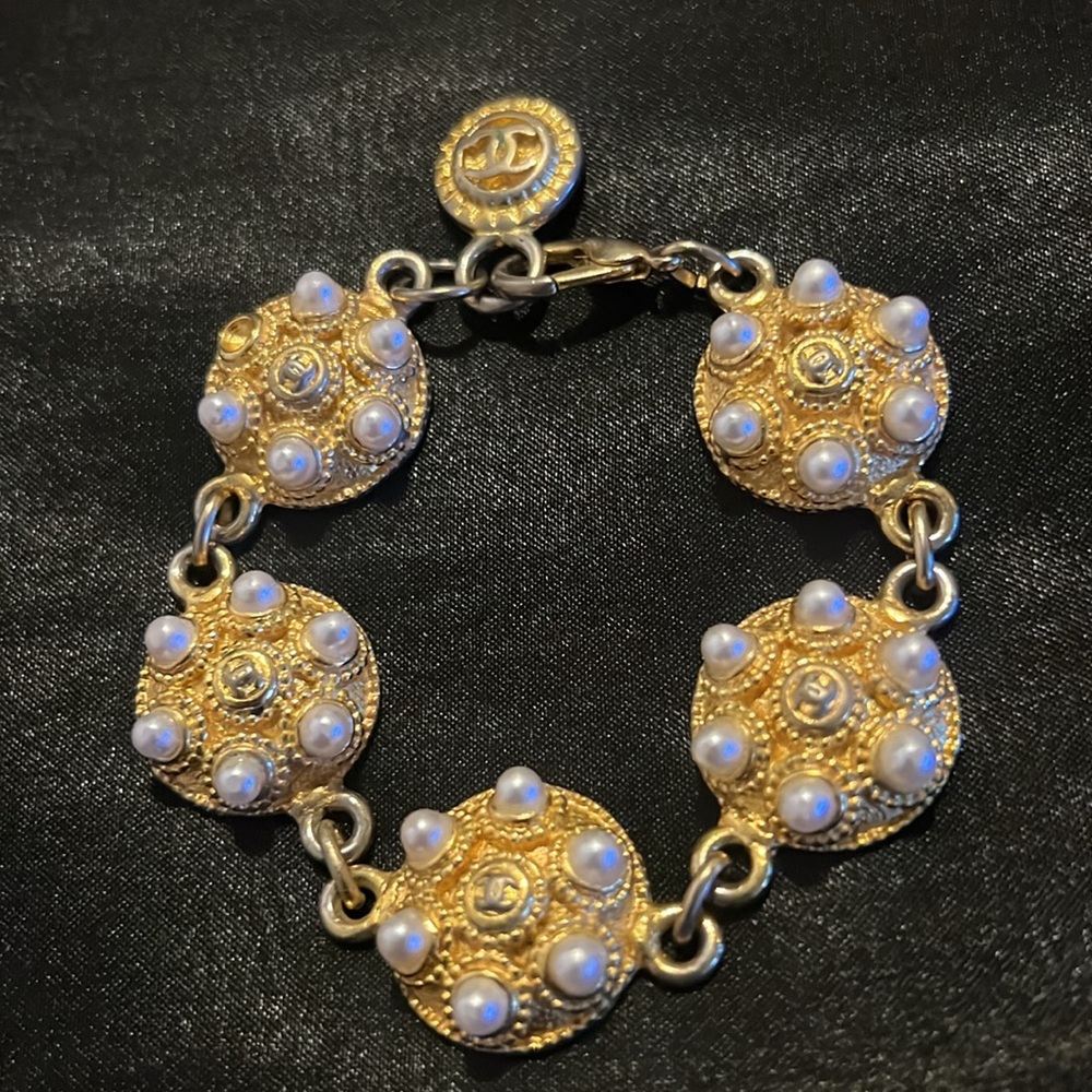 Chanel Vintage Pearl 1980s Gold Tone Metal Bracelet